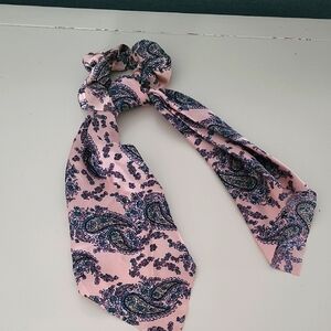 🎊Paisley Pink Silk Scarf Scrunchie 3/$20
